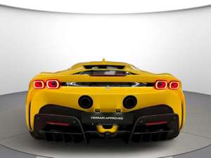 Ferrari SF90 Stradale CARBON*GIALLO TRIPLO STRATO Bild 5