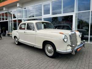 Mercedes-Benz 220 S W180 HOLZ-DEKOR*RADIO*VELOURS*OLDTIMER*TÜV