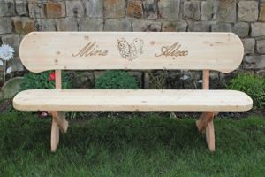 Gartenbank aus Holz mit Gravur. Jubiläumsgeschenk. Bild 4