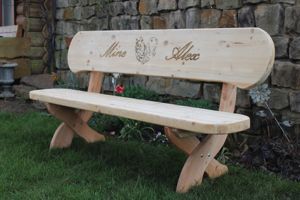 Gartenbank aus Holz mit Gravur. Jubiläumsgeschenk. Bild 3