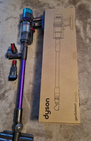 Dyson V15 