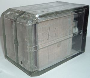 Varta Heizbatterien für alte Rundfunkempfänger in Rippenglasgefäß. Bild 4