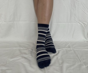 Verführerische getragene gestreifte Socken 