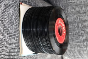 Für Bastelfans: Konvolut alte Single Schallplatten 59 Stück