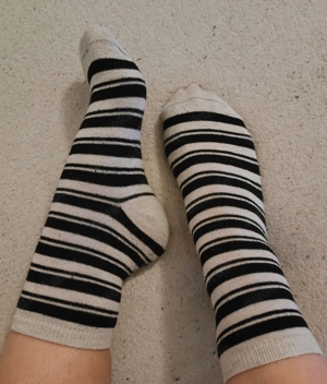 Getragene Socken schwarz weiß Ringelsocken Größe 37