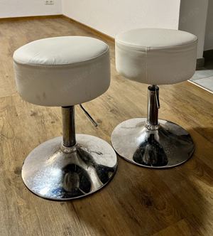 Chairs that rotate, set of two