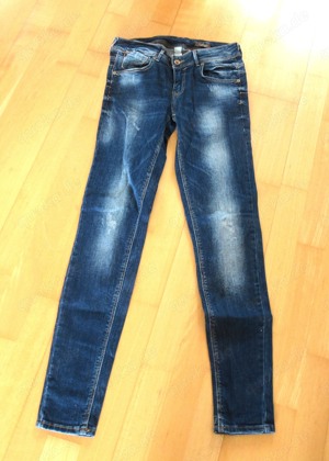 Neuwertige Skinny Fit Jeans 5-Pocket PUSHUP Mango Eur 36 