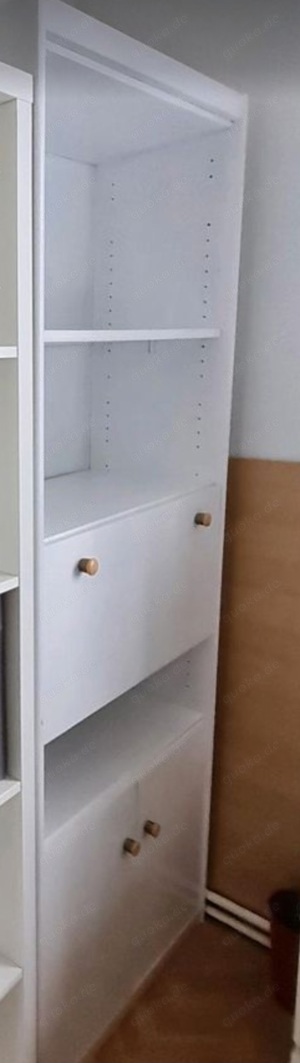 Schrank mit Schreibtischklappe