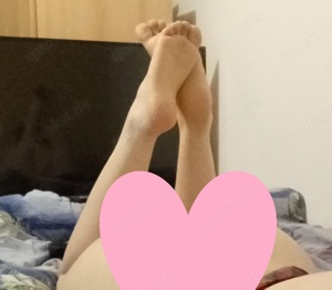 Femboy (19) als Leckmodell für älteren Mann Bild 1