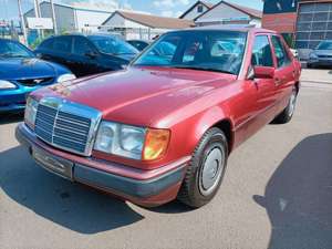 Mercedes-Benz E 230 /Allwetterreifen/CD-Spieler/Schiebedach