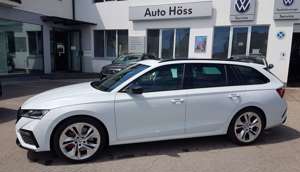 Skoda Octavia RS Sitzheiz LED SmartLink AHK Panorama Standheiz