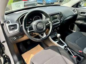 Jeep Compass Sport FWD Bild 5
