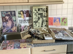 Taylor Swift VIP Eras Tour Package. Alles drin und nicht gebraucht.  Siehe Fotos. 