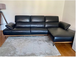 Elegante Echtleder-L-Couch mit verstellbaren Kopf- und Armlehnen