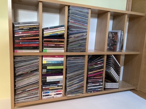 CD Sammlung zu verkaufen. Ca. 600 CDs. Gut erhalten.  Alle Musikrichtungen dabei. Siehe Foto.  