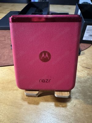 Motorola razr 40 ultra - 256GB - Viva Magenta (Ohne Simlock) (Dual SIM) Bild 2