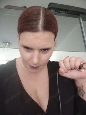 Domina mollig sucht online Sklaven zum Webcam live Chat,Chat, Videos , Fotos  Bild 8