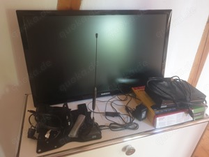 27 Zoll SAMSUNG Flat mit Wandhalterung und DVB-T2 Receiver mit entspr. Antenne und Blu-ray Player 