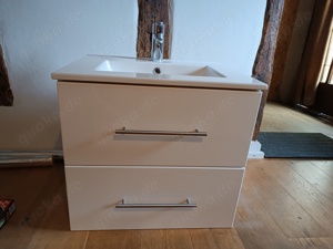 Waschbecken mit Unterschrank zum Aufhängen
