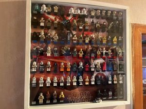 Lego Star Wars minifiguren im Schaukasten   Vitrine 99st.