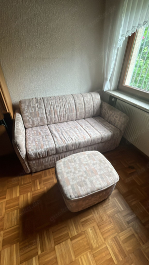 Schlafcouch mit Hocker