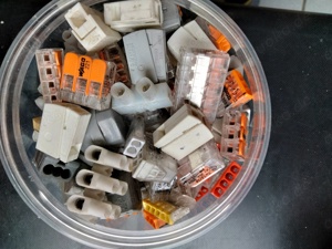 2 Dosen mit Heimwerkerzubehör 