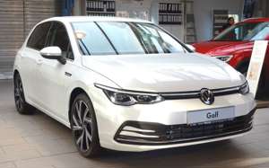 Volkswagen Golf VIII 2.0 TDI STYLE/DSG/AHZV/ACC/Navi/Kamera