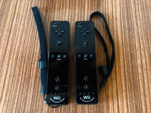 2 Wii Fernbedienung Controller mit Hülle