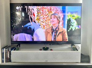 Samsung TU8079 108 cm   43 Zoll Ultra HD LED Fernseher & Aktivlautsprecher Canton DM 90 in mattweiß