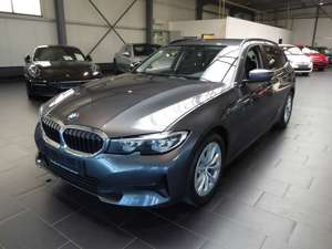 BMW 318 i Touring Aut. Advantage 8-fach Navi PDC LED