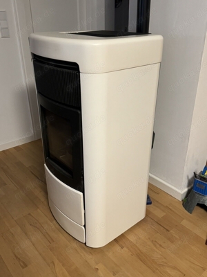 Pelletofen wasserführend 18 KW, Layma Idro 18 weiss. Model 2020