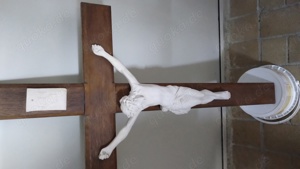 Holzkreuz mit Jesu