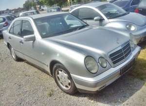 Mercedes-Benz E 200 Automatik Classic/ Alu+Klima+Tempomat+met/o.TÜV