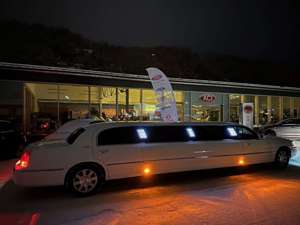 Lincoln Town Car Stretch Limousine 4,6 Liter V8