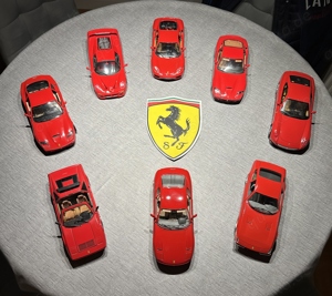 8 Ferrari Modelle, alle rot, M 1:18