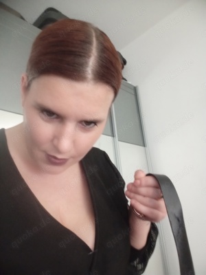 Domina 165cm,85kg sucht Sklaven Bild 6