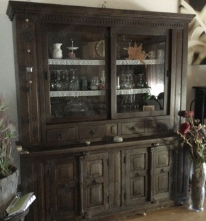 Schnäppchen: Antiker massives Buffet, 2-tlg.,  (Vitrine Kommode)