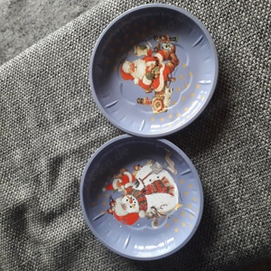 2 kleine Weihnachtsteller mit Motiv 