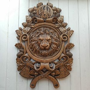 Majestätischer Löwenkopf aus Holz   Wandbildrelief Symbol der Stärke und Ehre