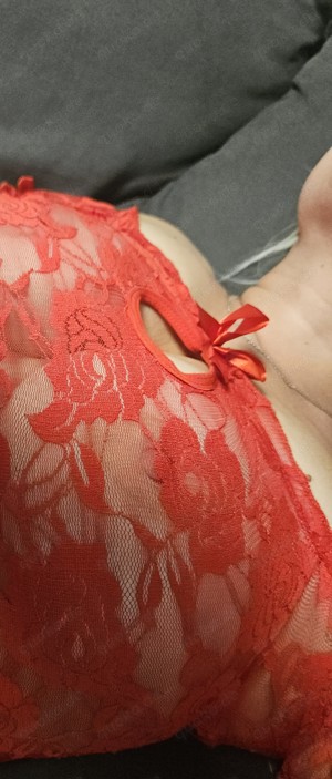 Nacktbilder einer heißen und kurvigen MILF! Auch Videos möglich Bild 2