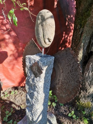 Engel aus Stein und Sägeblättern, absolut ausgefallene Deko für drinnen und draußen Bild 2 Engel aus Stein und Sägeblättern, absolut ausgefallene Deko für drinnen und draußen Bild 2