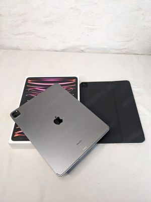 Apple iPad Pro 6. Generation, 128 GB, Wi-Fi + 5G (entsperrt), 12,9 Zoll   mit Magic Keyboard