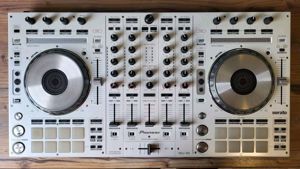 Pioneer DDJ SX WHITE mit Magma Case