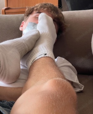 Du willst getragene Socken eines 18 jährigen?  Bild 4