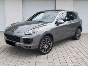 Porsche Cayenne S 4.2d/Pano/Kam/Bi-Xen/Bose/21" Bild 2