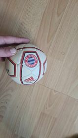 Mini Fussball von Adidas mit orginal Roy Makaay Autogramm