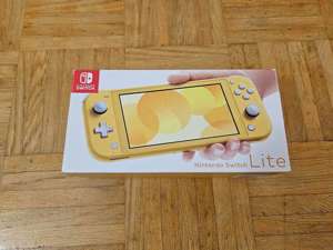 Switch Lite Gelb mit Verpackung