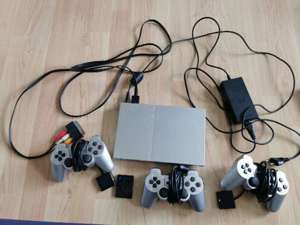 Playstation 2 slim inkl. 3 Controller, Memory Card & Kabel