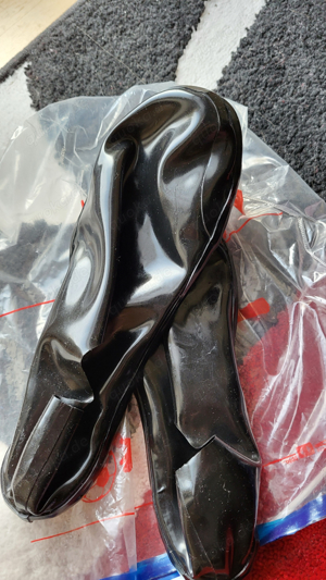 Latex Gummi Schuhe Bild 2