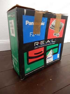 Panasonic 3DO FZ-10 Konsole mit zwei Controllern Bild 2